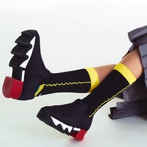 WES Black Red Low Top Sneakers Size 6.5/ Eu 36.5